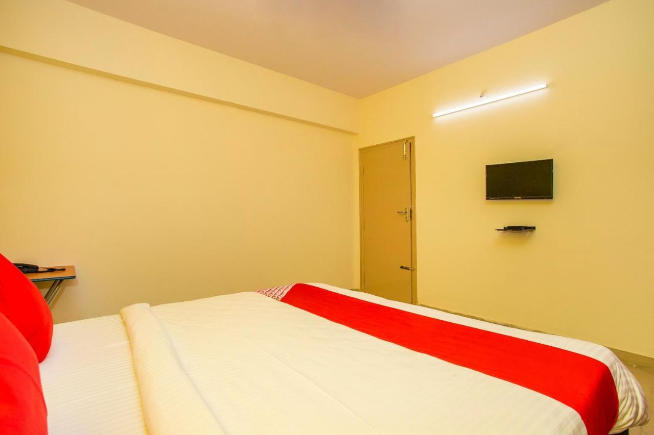 Oyo 16500 Airport Royal Comforts Hotel Yelahanka Екстериор снимка